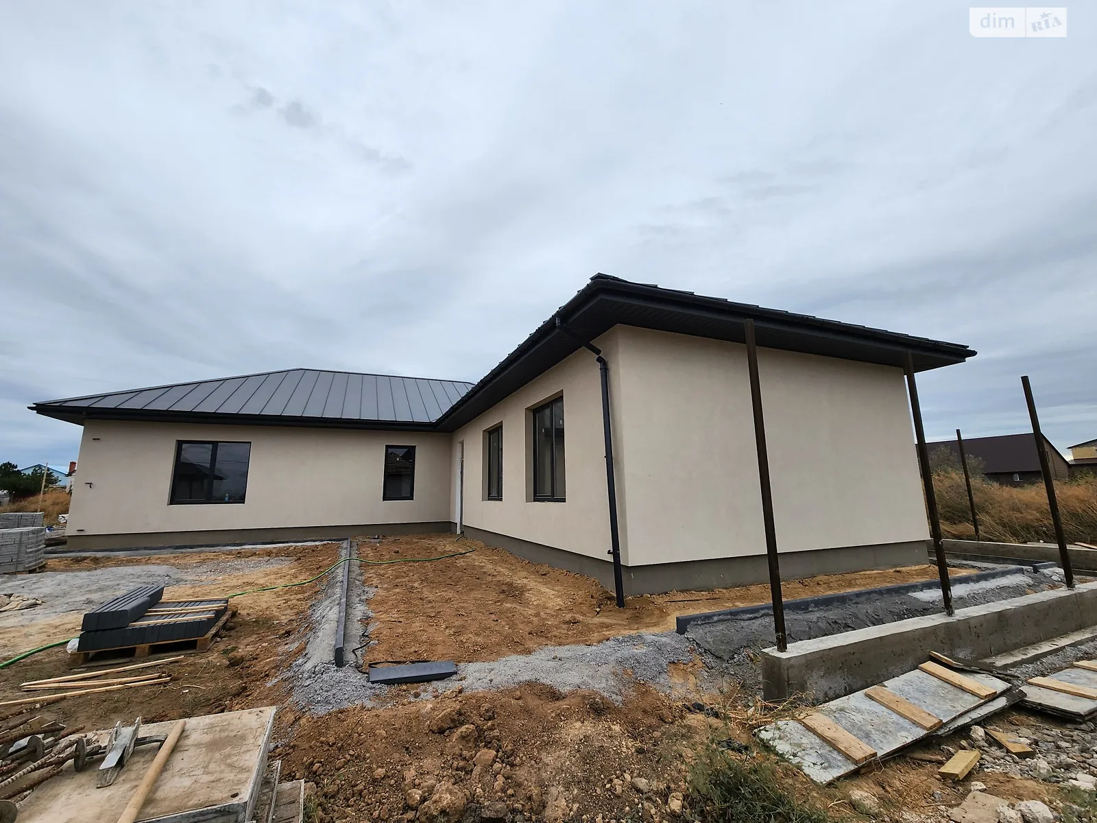 Продается одноэтажный дом 135 кв. м с садом, цена: 74000 $ - фото 1