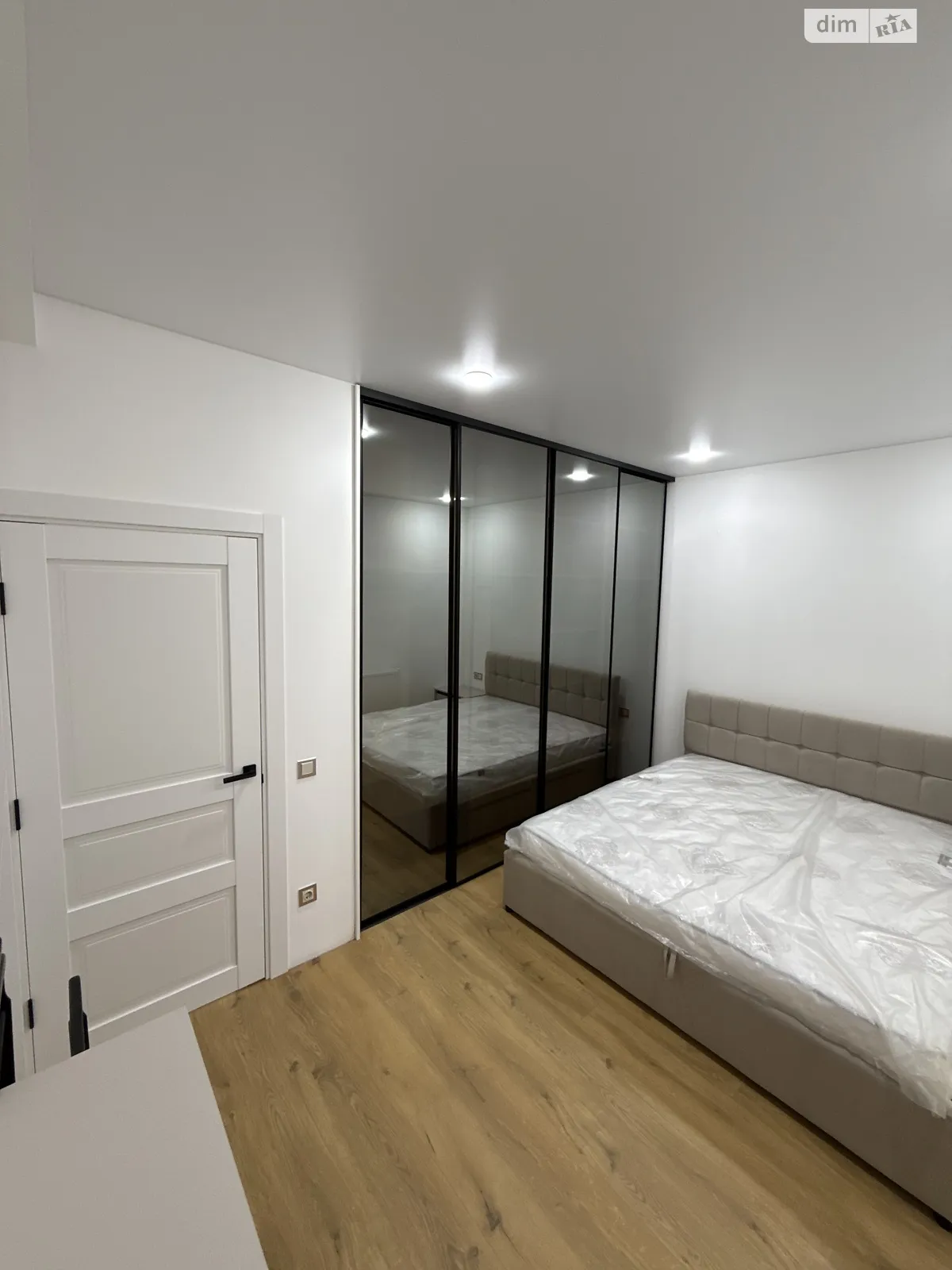 Продается 2-комнатная квартира 72 кв. м в Черновцах, ул. Тургенева Ивана, 10 - фото 1