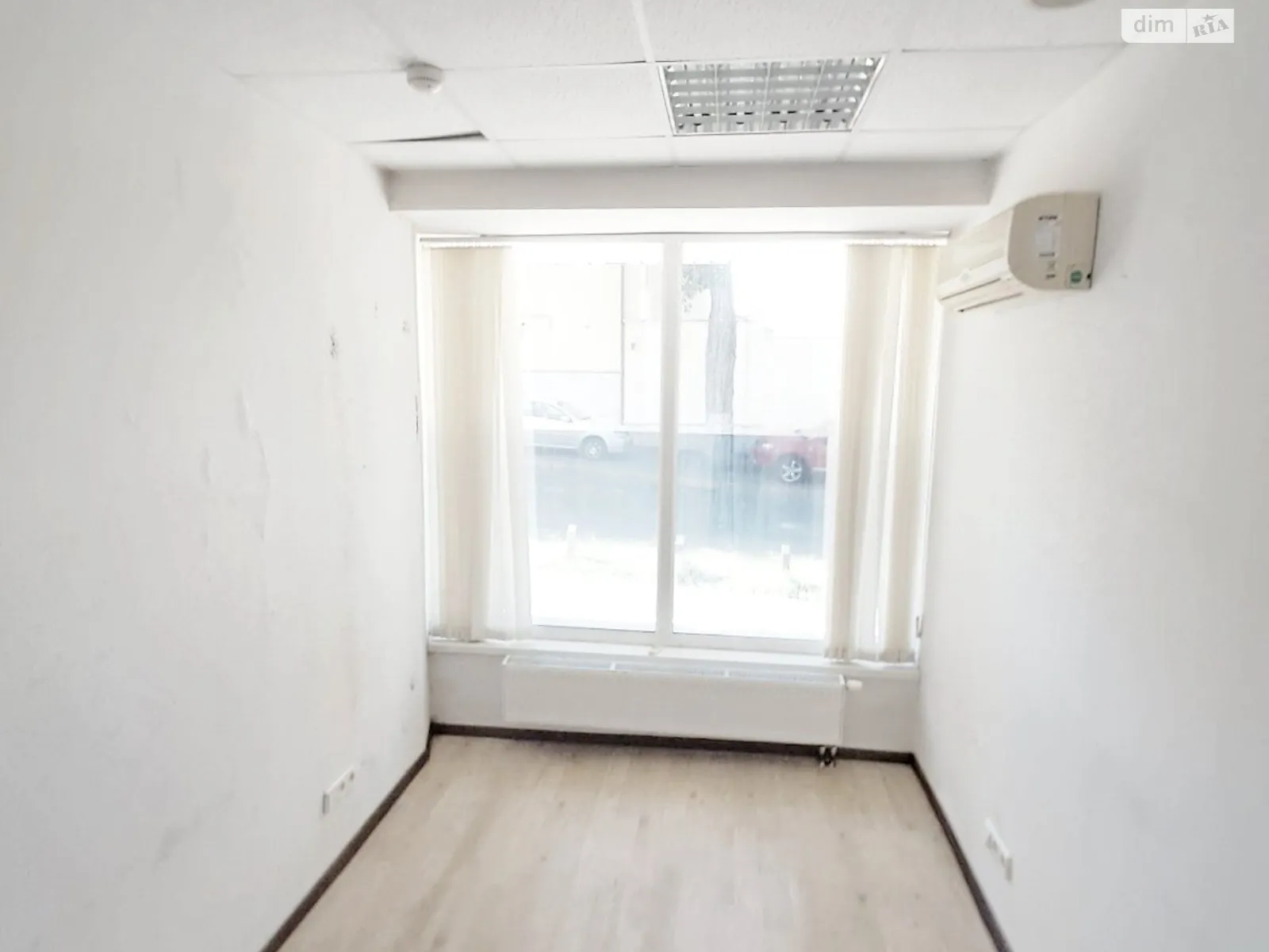 Сдается в аренду офис 46.3 кв. м в бизнес-центре, цена: 15010 грн - фото 1
