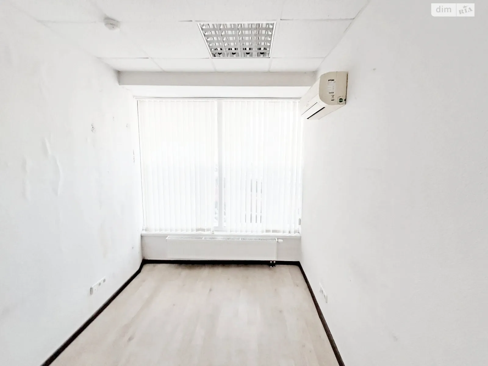 Сдается в аренду офис 46.3 кв. м в бизнес-центре, цена: 15030 грн - фото 1