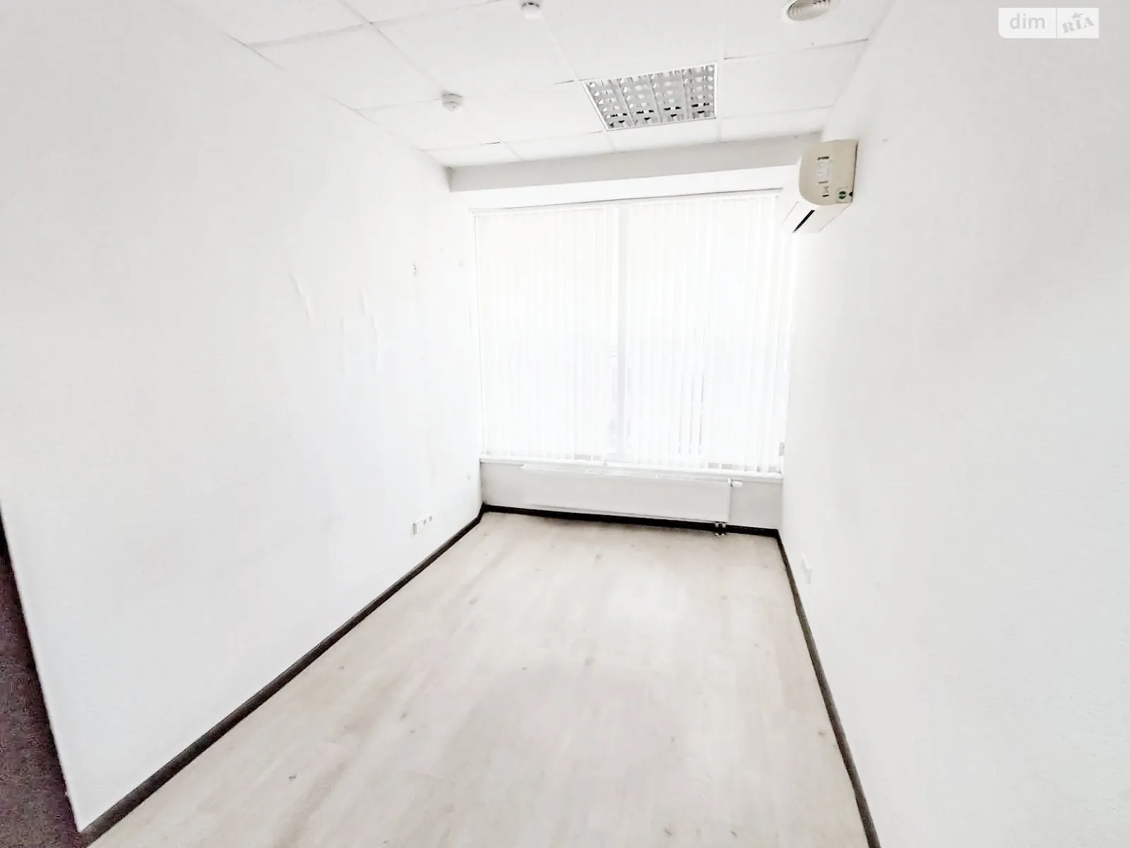 Сдается в аренду офис 46.3 кв. м в бизнес-центре, цена: 15040 грн - фото 1