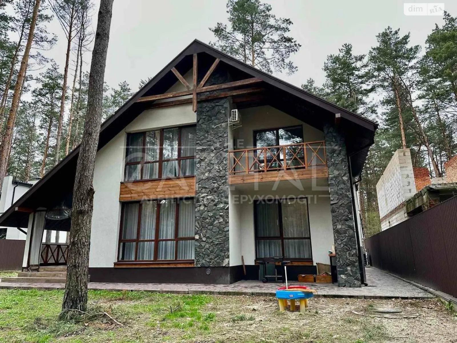 Сдается в аренду дом на 2 этажа 200 кв. м с камином, цена: 2500 $ - фото 1