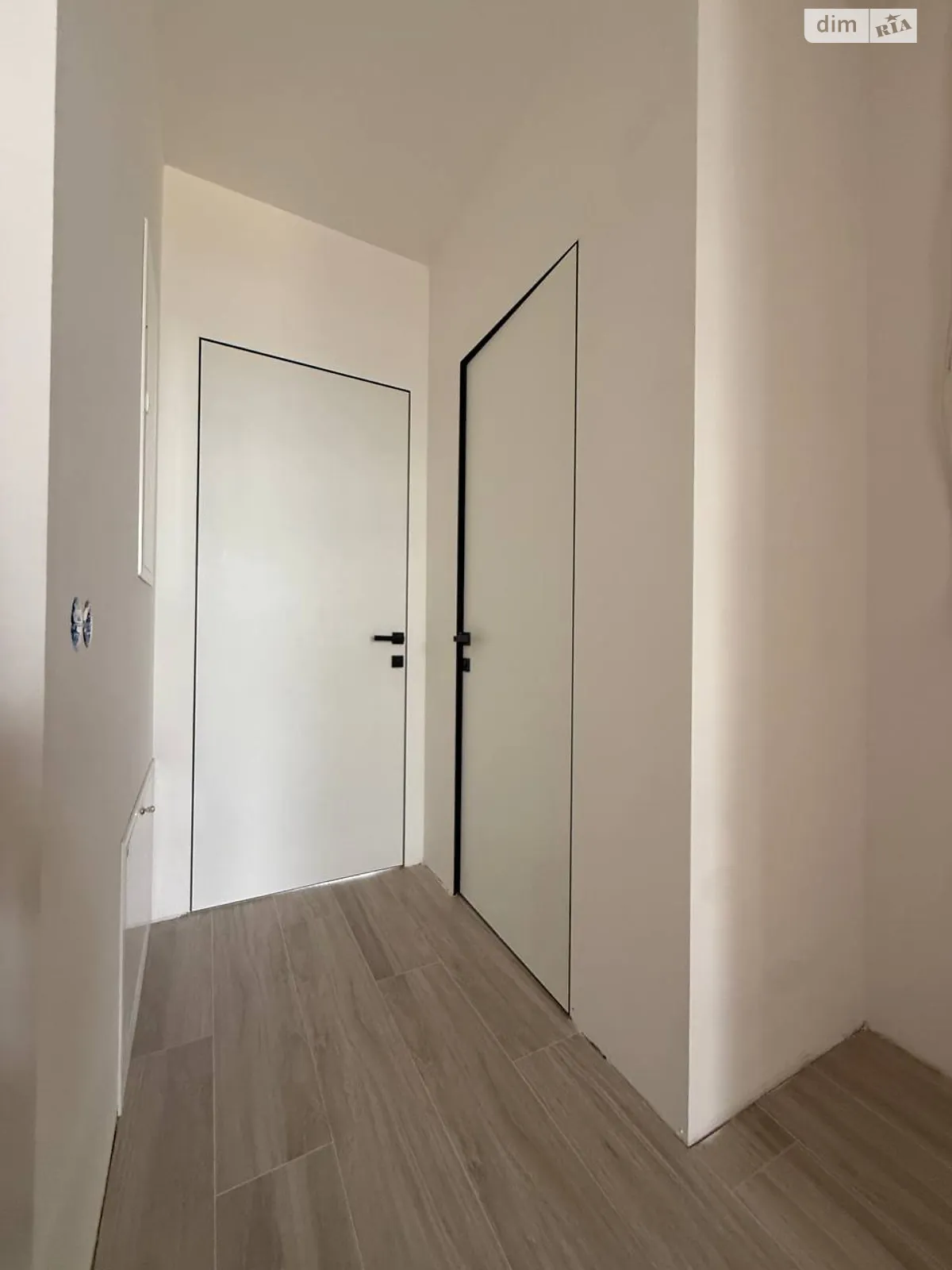 Продается 1-комнатная квартира 48 кв. м в Черновцах, ул. Шухевича Романа - фото 1