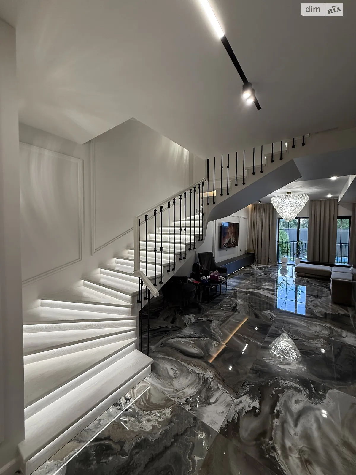 ул. Украинская, 18 Первомайский Черновцы, цена: 750000 $ - фото 1