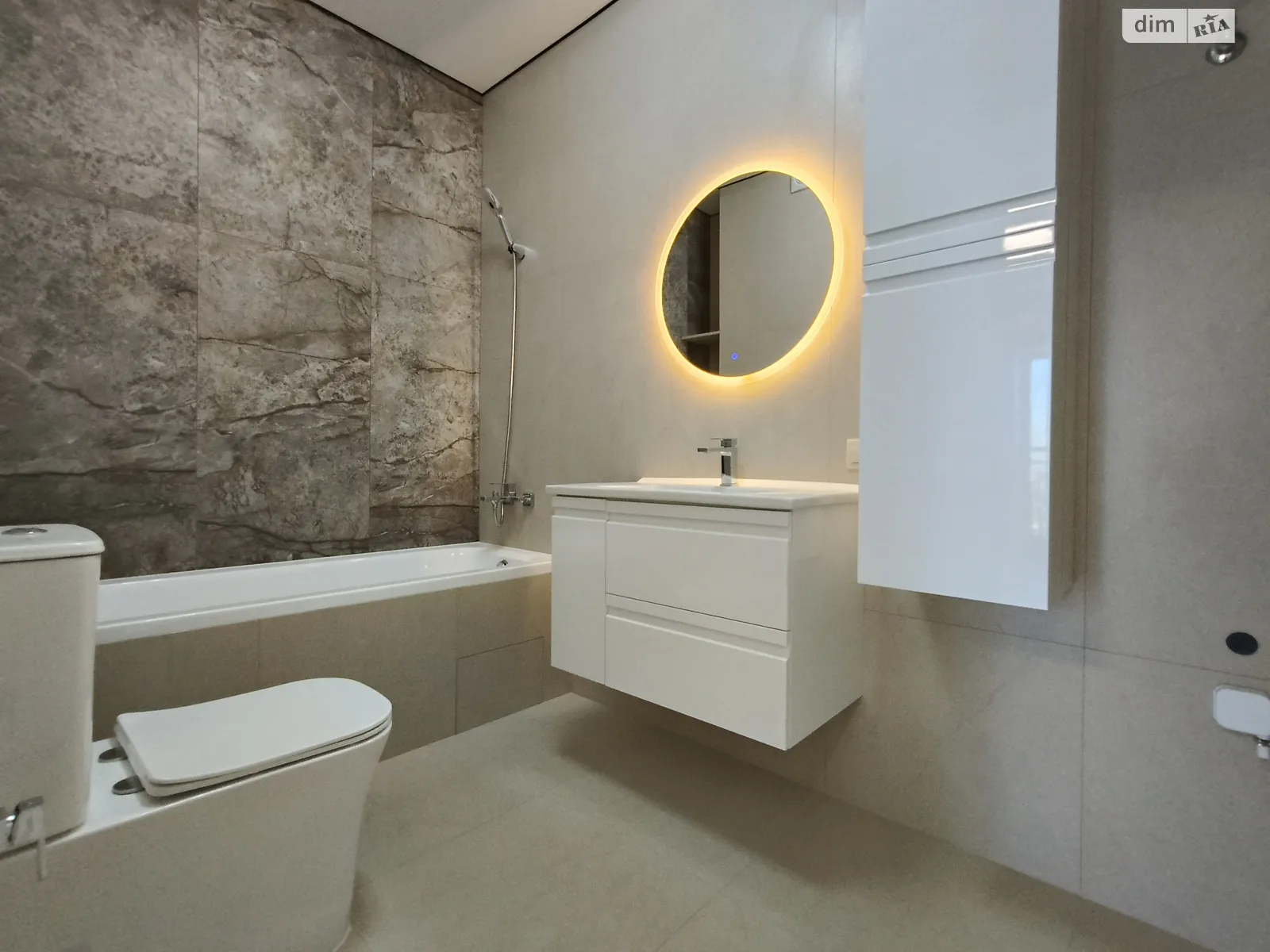 Продается 1-комнатная квартира 43 кв. м в Одессе, ул. Краснова - фото 1