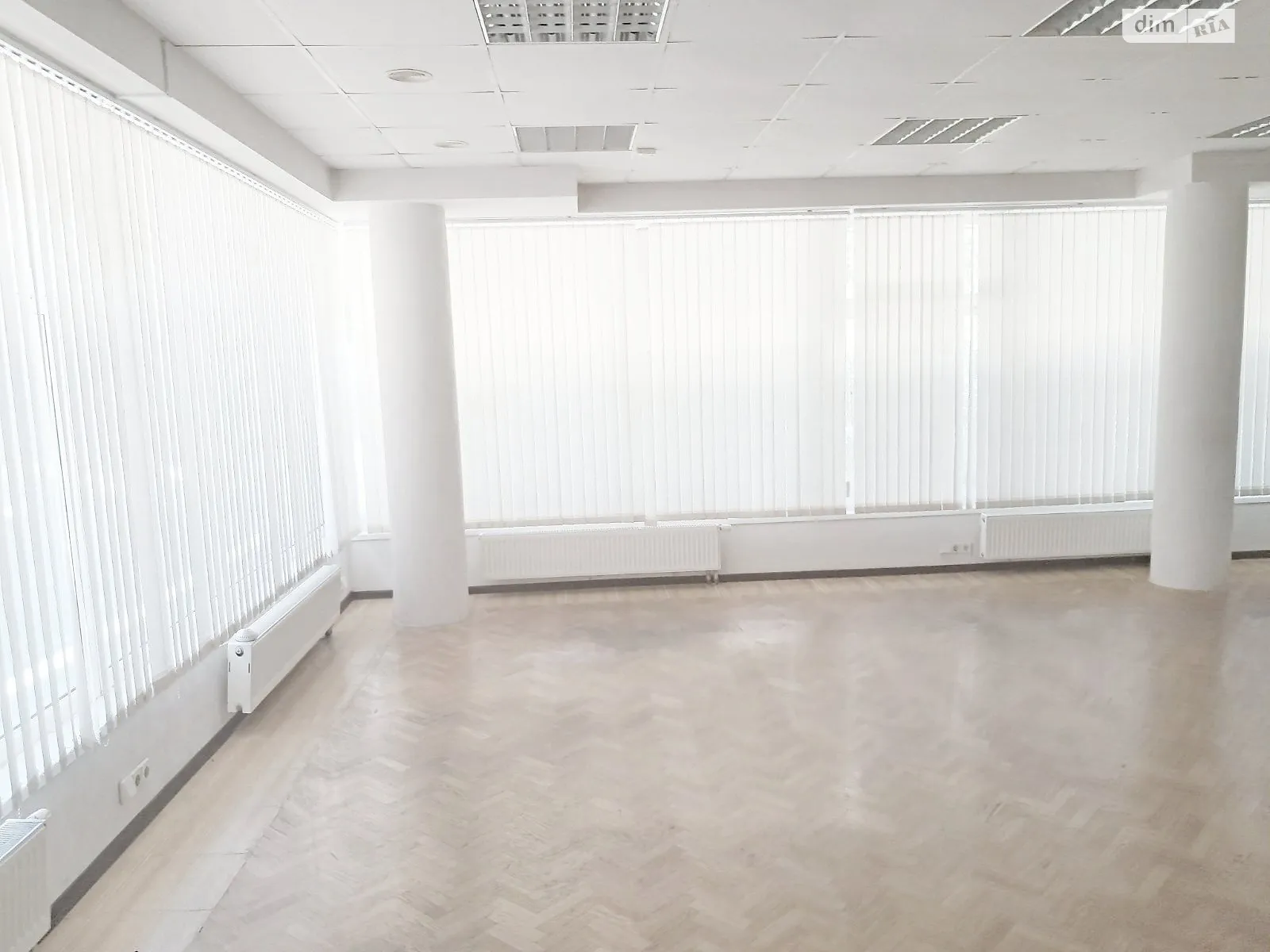 Сдается в аренду офис 97.5 кв. м в бизнес-центре, цена: 25520 грн - фото 1