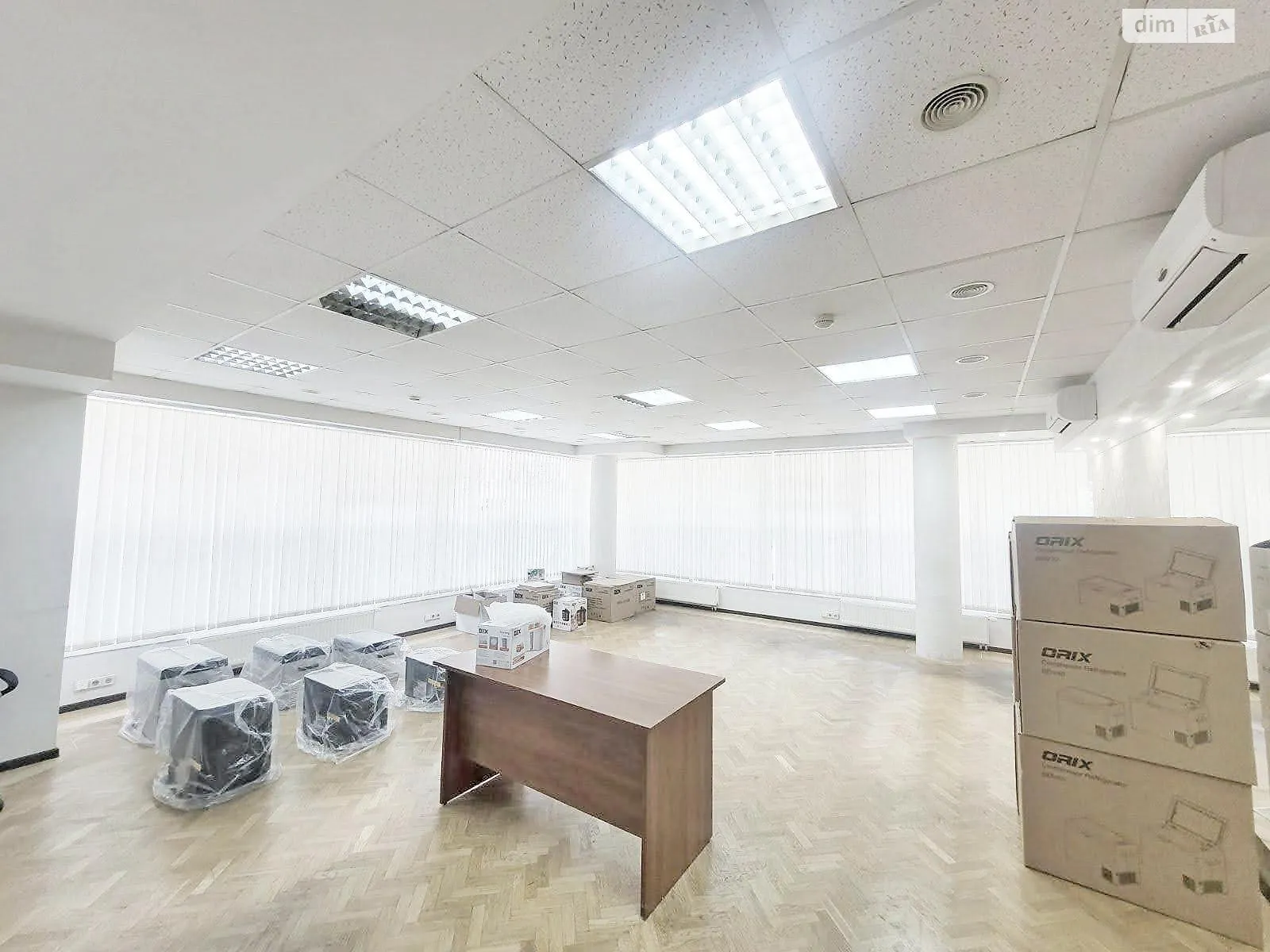 Сдается в аренду офис 97.5 кв. м в бизнес-центре, цена: 25540 грн - фото 1