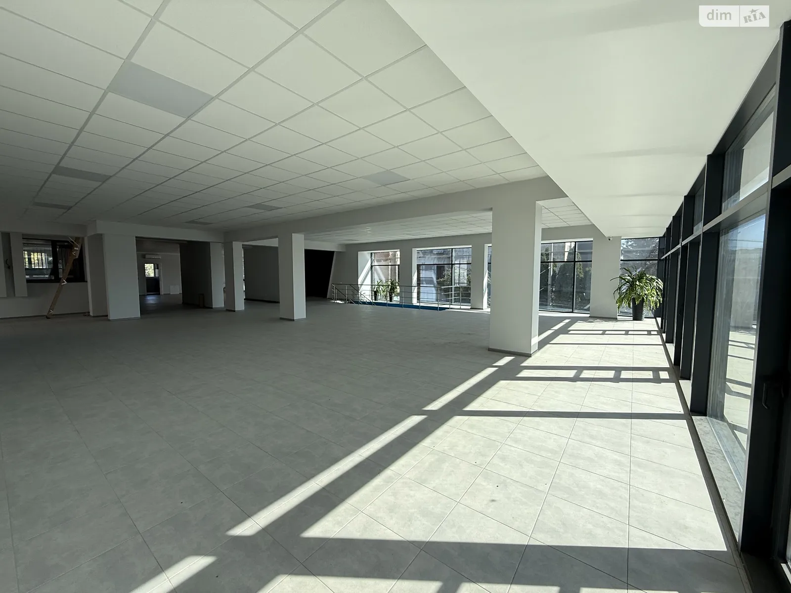 Сдается в аренду помещения свободного назначения 345 кв. м в 3-этажном здании, цена: 69000 грн - фото 1