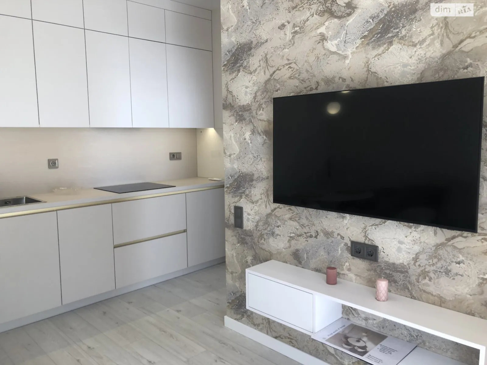 Продается 1-комнатная квартира 41 кв. м в Одессе, ул. Краснова, 3/60 - фото 1