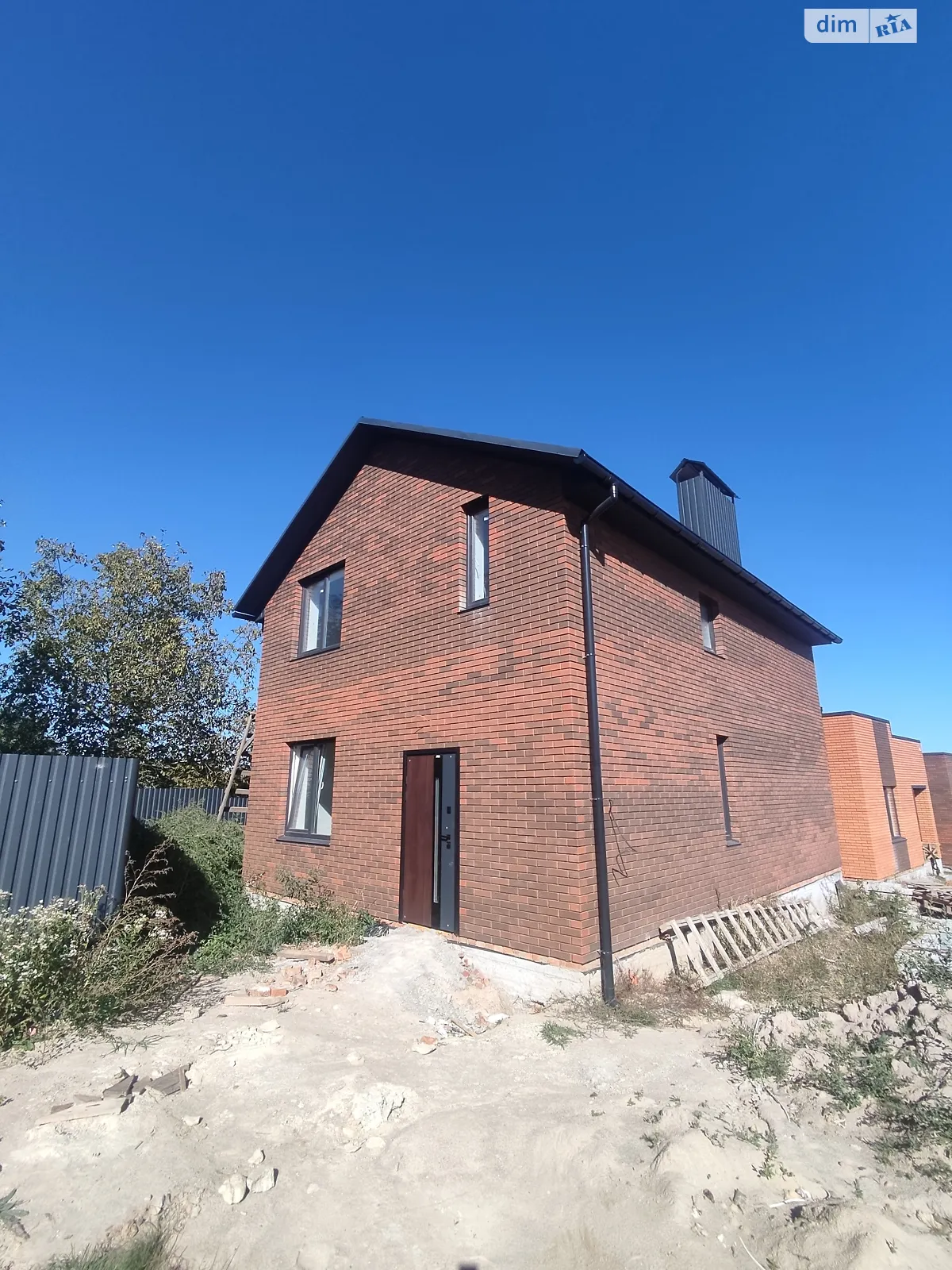 Продается дом на 2 этажа 107 кв. м с камином, цена: 82000 $ - фото 1