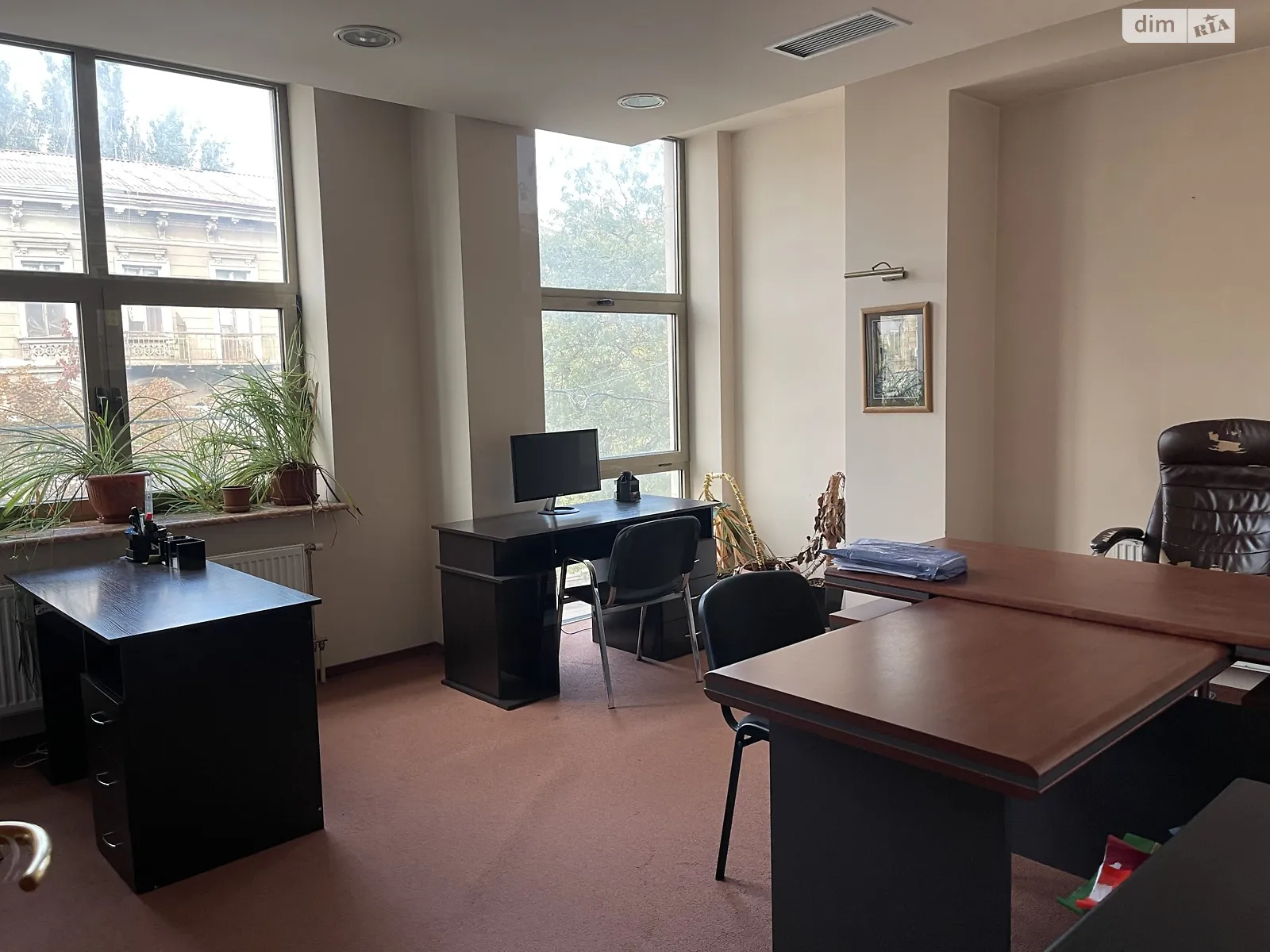 Продается офис 128 кв. м в бизнес-центре, цена: 210000 $ - фото 1