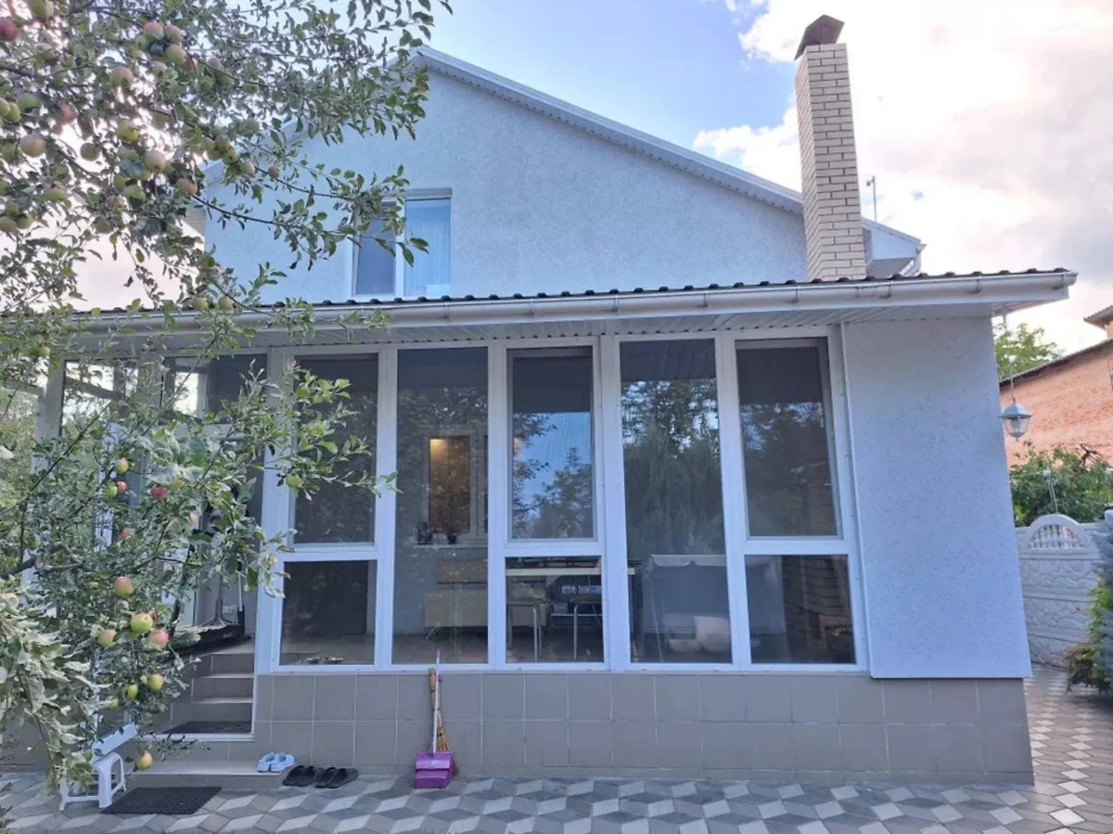 Продается дом на 2 этажа 90 кв. м с садом, цена: 90000 $ - фото 1