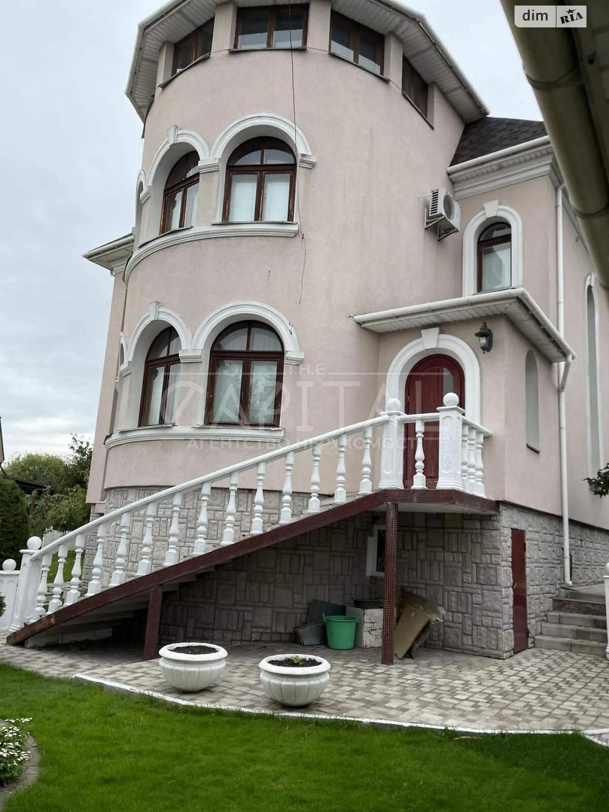 Сдается в аренду дом на 4 этажа 420 кв. м с мансардой, цена: 3000 $ - фото 1