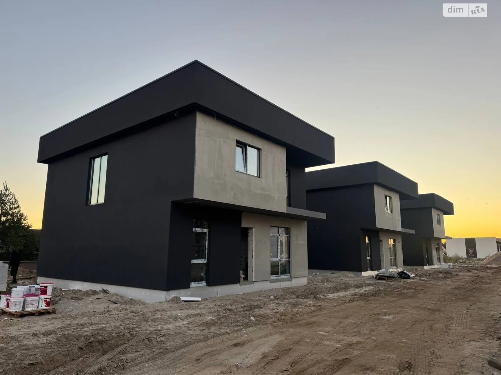 Продается дом на 2 этажа 180 кв. м с бассейном, цена: 175000 $ - фото 1