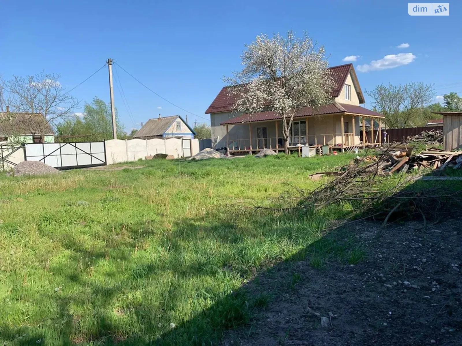 Продается дом на 2 этажа 120 кв. м с камином, цена: 83999 $ - фото 1