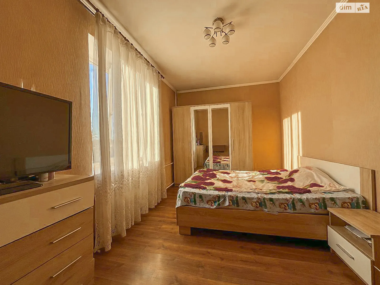 Продается 3-комнатная квартира 60.2 кв. м в Ровно, ул. Соборная, 185 - фото 1