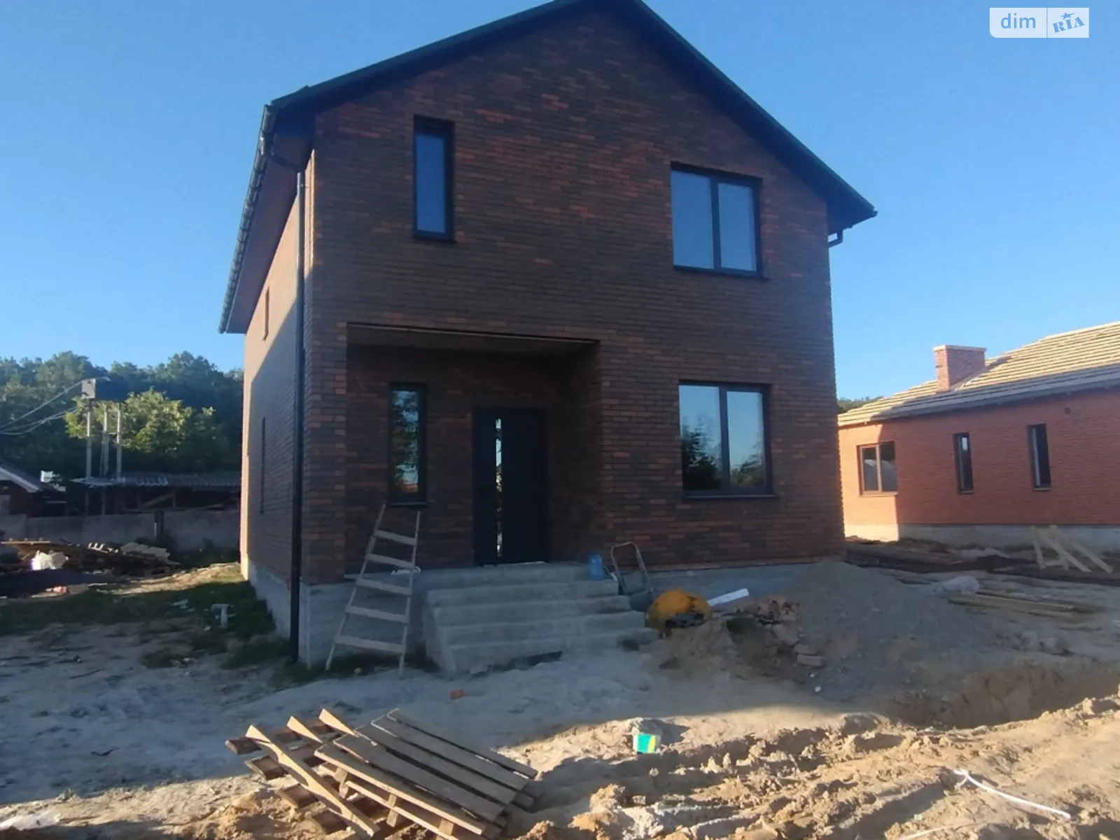 Продается дом на 2 этажа 120 кв. м с садом, цена: 85000 $ - фото 1