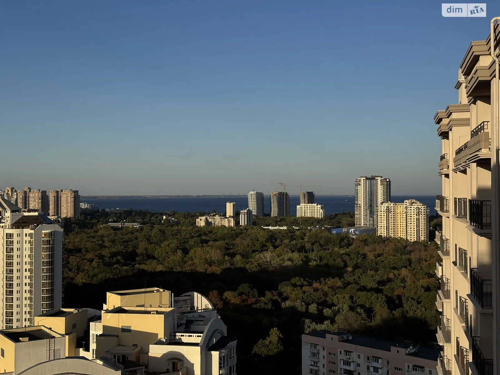 Продается 3-комнатная квартира 110 кв. м в Одессе, Фонтанская дор., 25Ж - фото 1