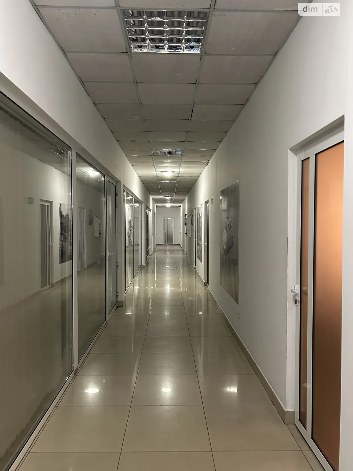 Сдается в аренду офис 35 кв. м в бизнес-центре, цена: 7000 грн - фото 1