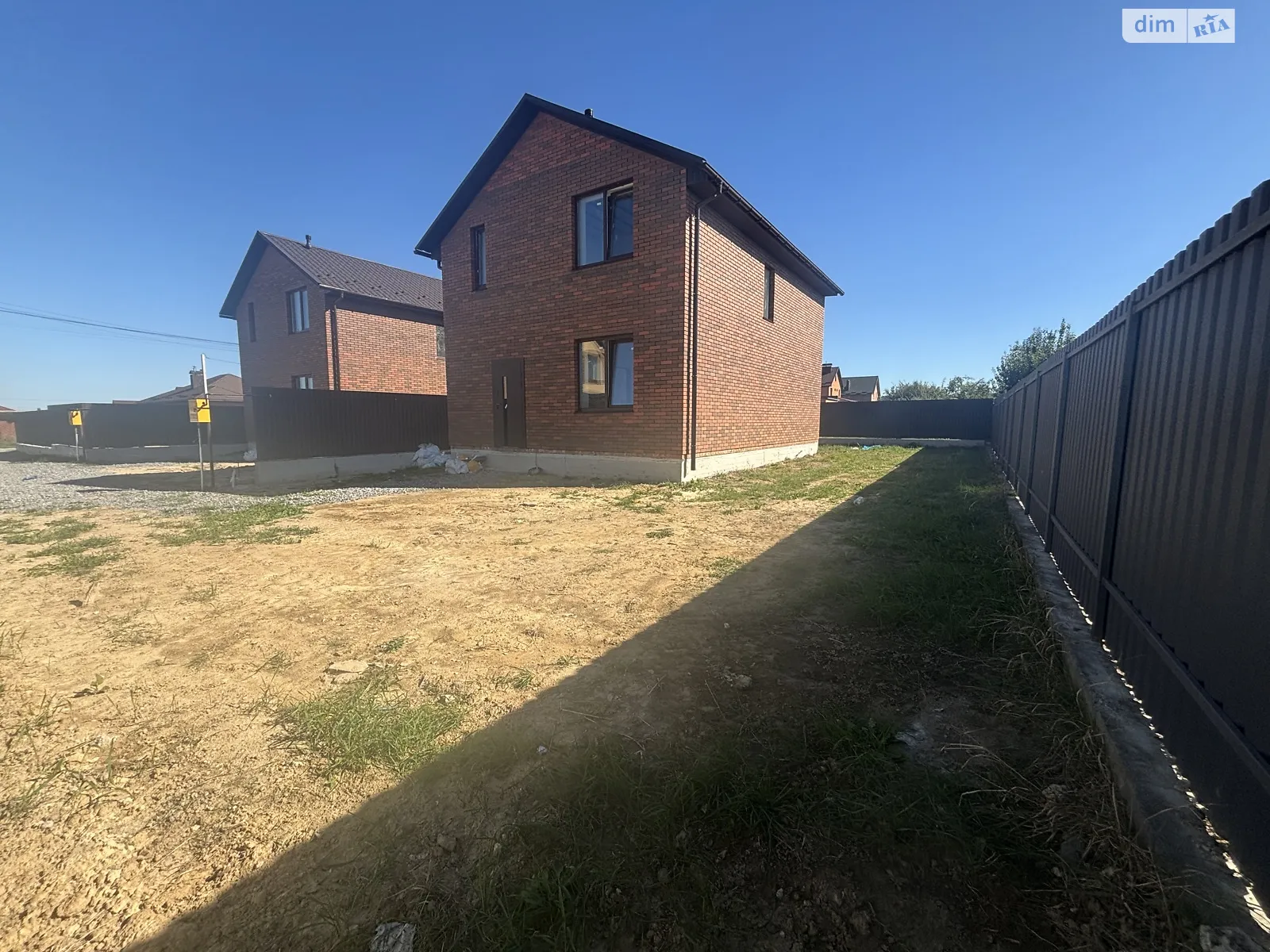 Продается дом на 2 этажа 105 кв. м с гаражом, цена: 102000 $ - фото 1
