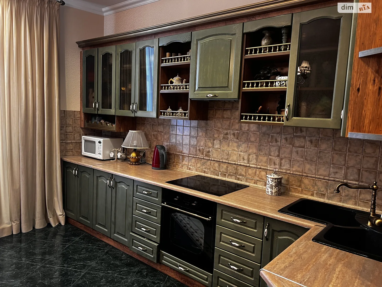 Продается 3-комнатная квартира 116.2 кв. м в Одессе, Фонтанская дор., 49/1 - фото 1