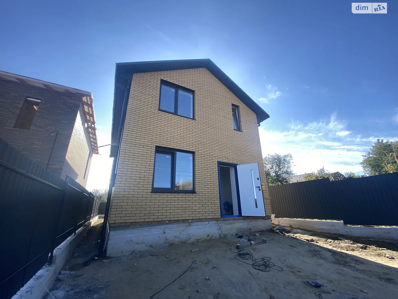 Продается дом на 2 этажа 106 кв. м с беседкой, цена: 88000 $ - фото 1