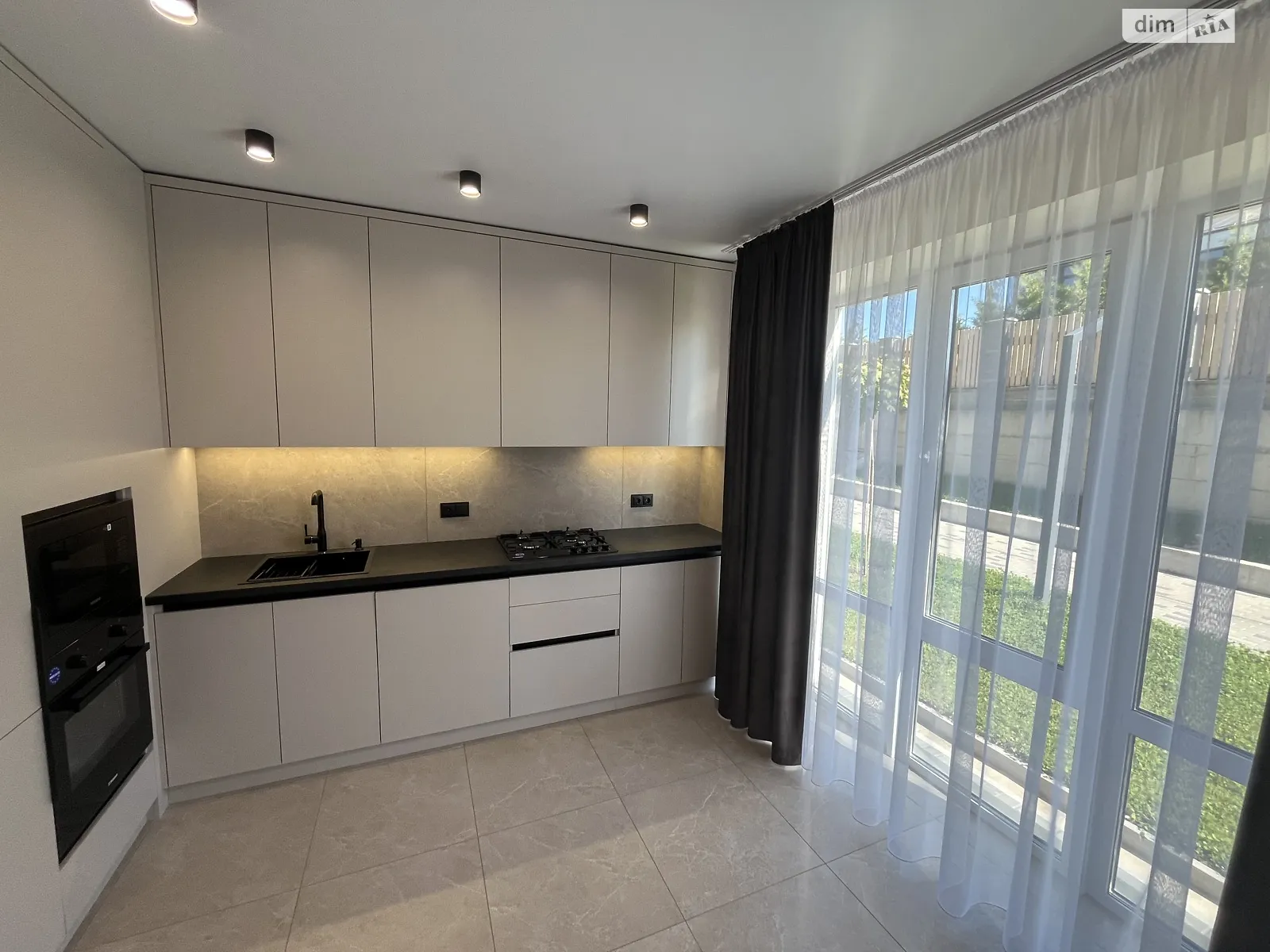 Продается 2-комнатная квартира 52 кв. м в Ровно, ул. Николая Боголюбова, 1И - фото 1