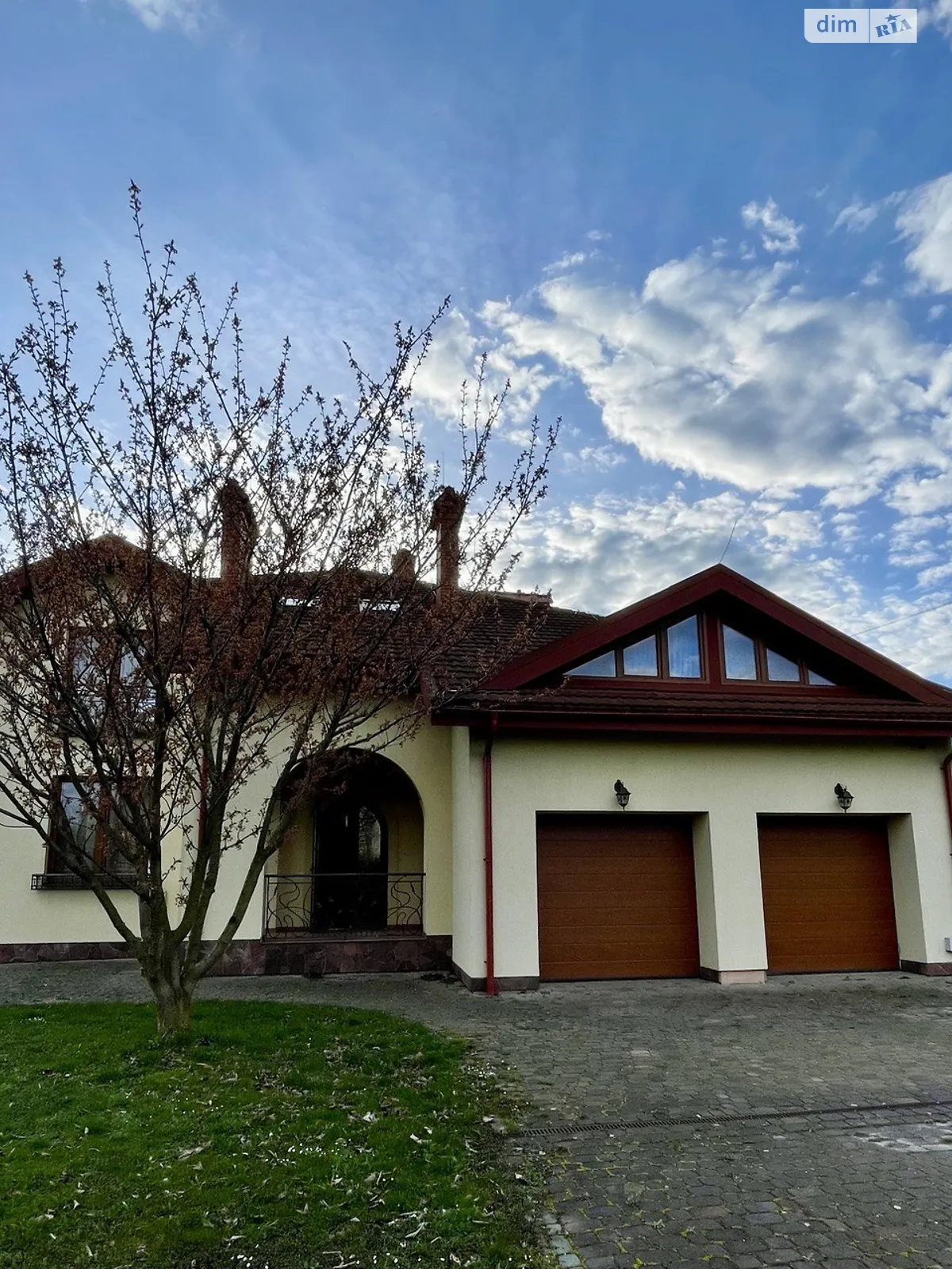 Сдается в аренду дом на 2 этажа 471.8 кв. м с гаражом, цена: 2000 $ - фото 1