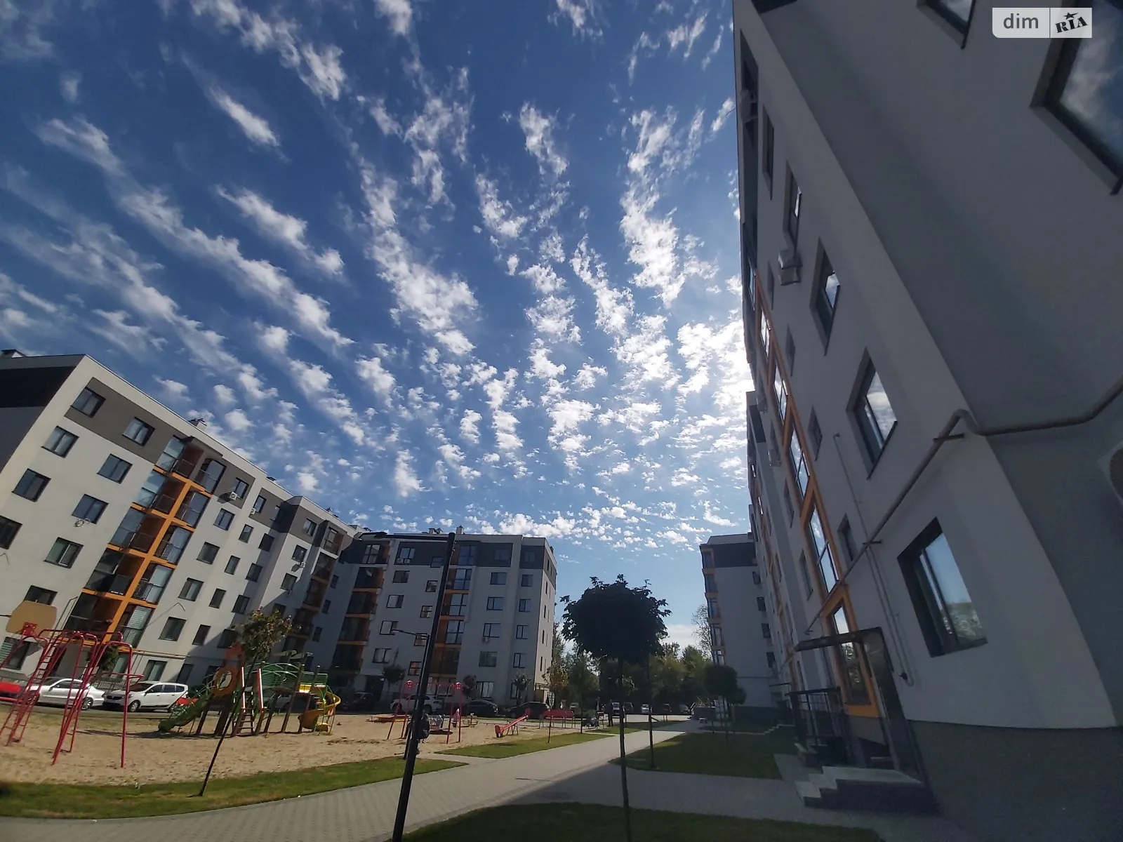 Продається 1-кімнатна квартира 43.9 кв. м у Березині, вул. Райдужна - фото 1