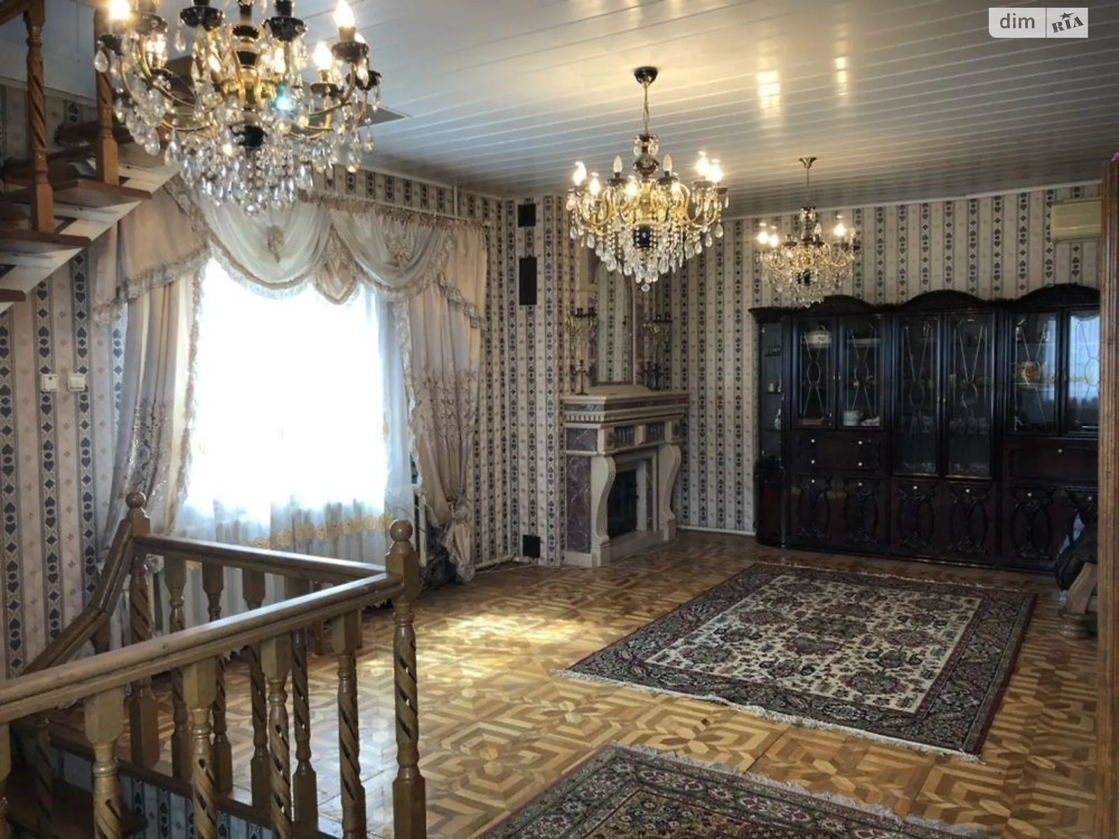 Продается дом на 3 этажа 300 кв. м с гаражом, цена: 210000 $ - фото 1