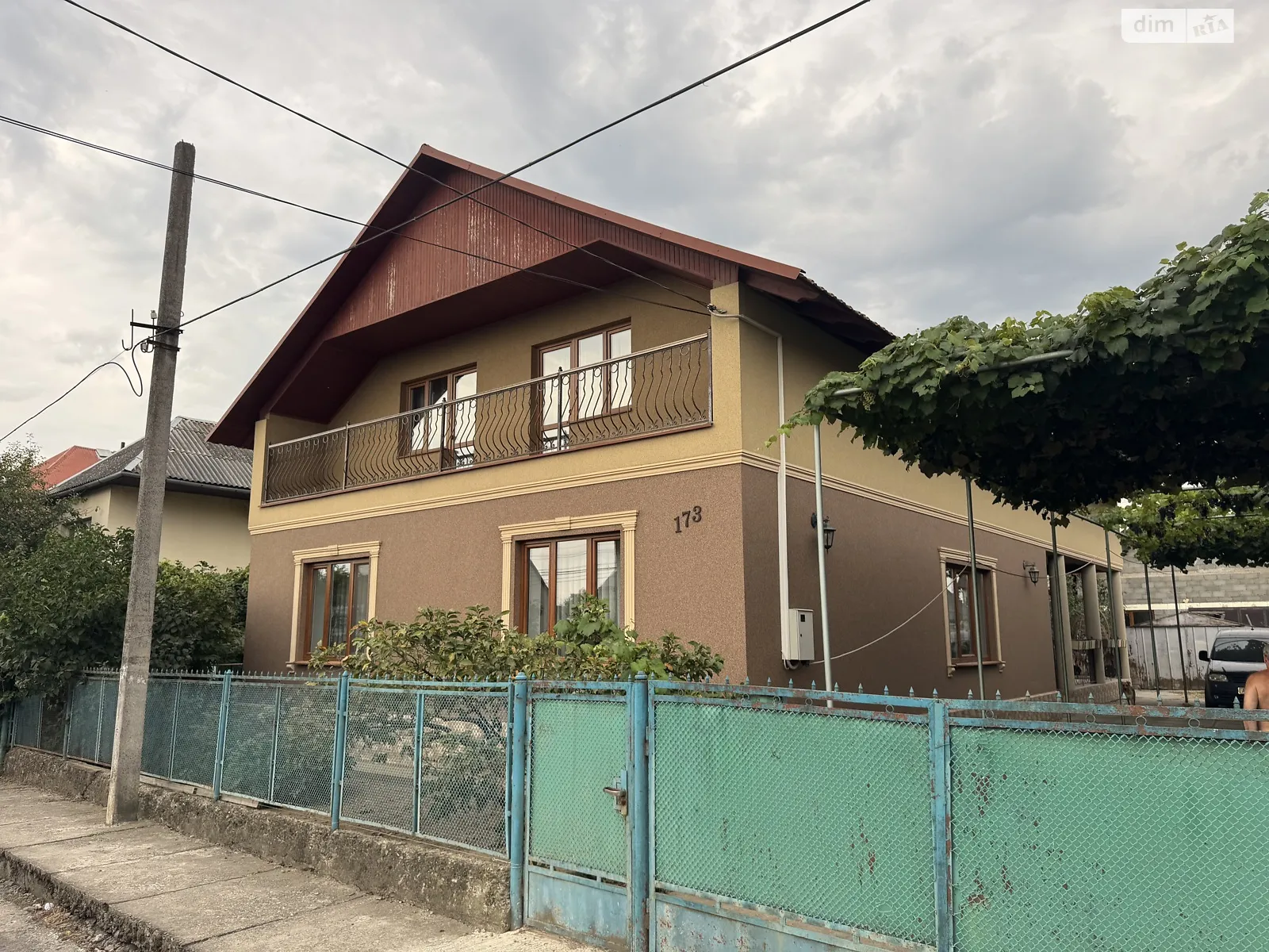 Продается дом на 2 этажа 350 кв. м с участком, цена: 100000 $ - фото 1
