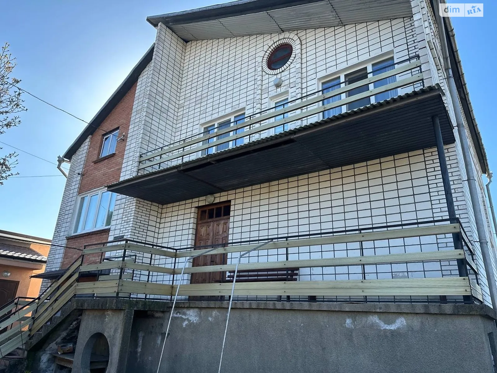 Продается дом на 2 этажа 250 кв. м с террасой, цена: 148000 $ - фото 1