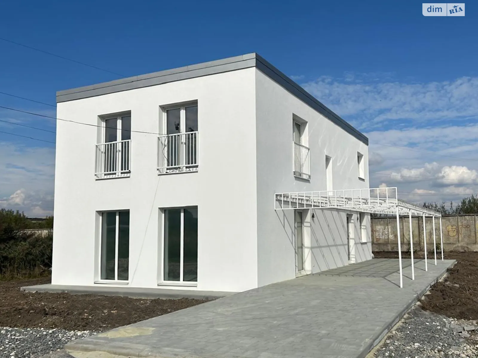 Продается дом на 2 этажа 150 кв. м с камином, цена: 120000 $ - фото 1