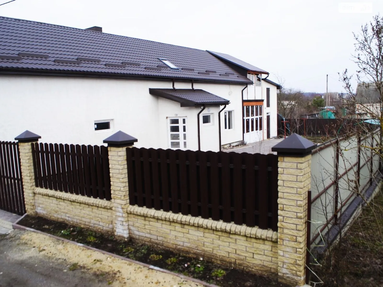 Продается дом на 2 этажа 250 кв. м с верандой, цена: 85000 $ - фото 1