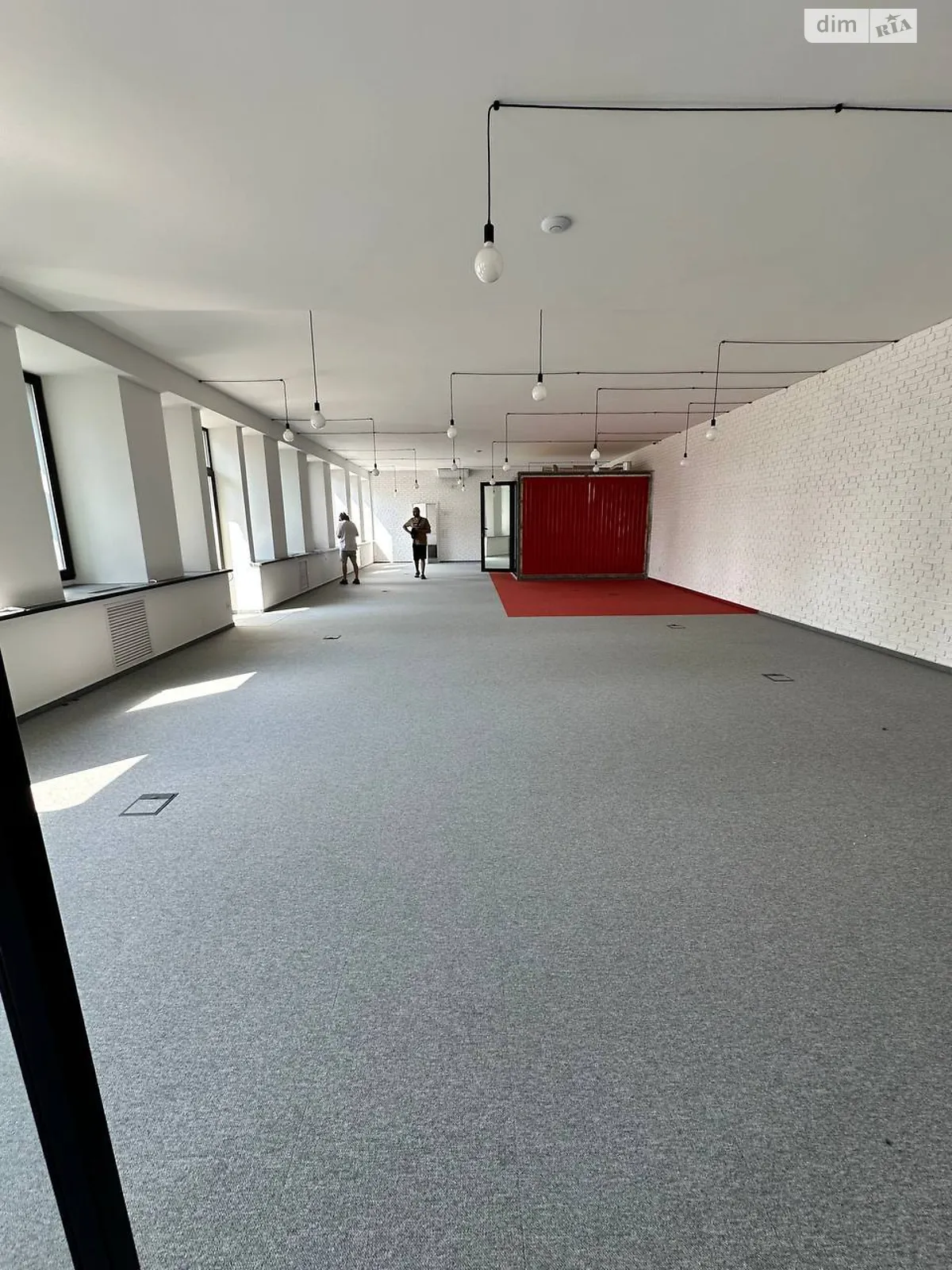 Сдается в аренду офис 200 кв. м в бизнес-центре, цена: 1000 $ - фото 1