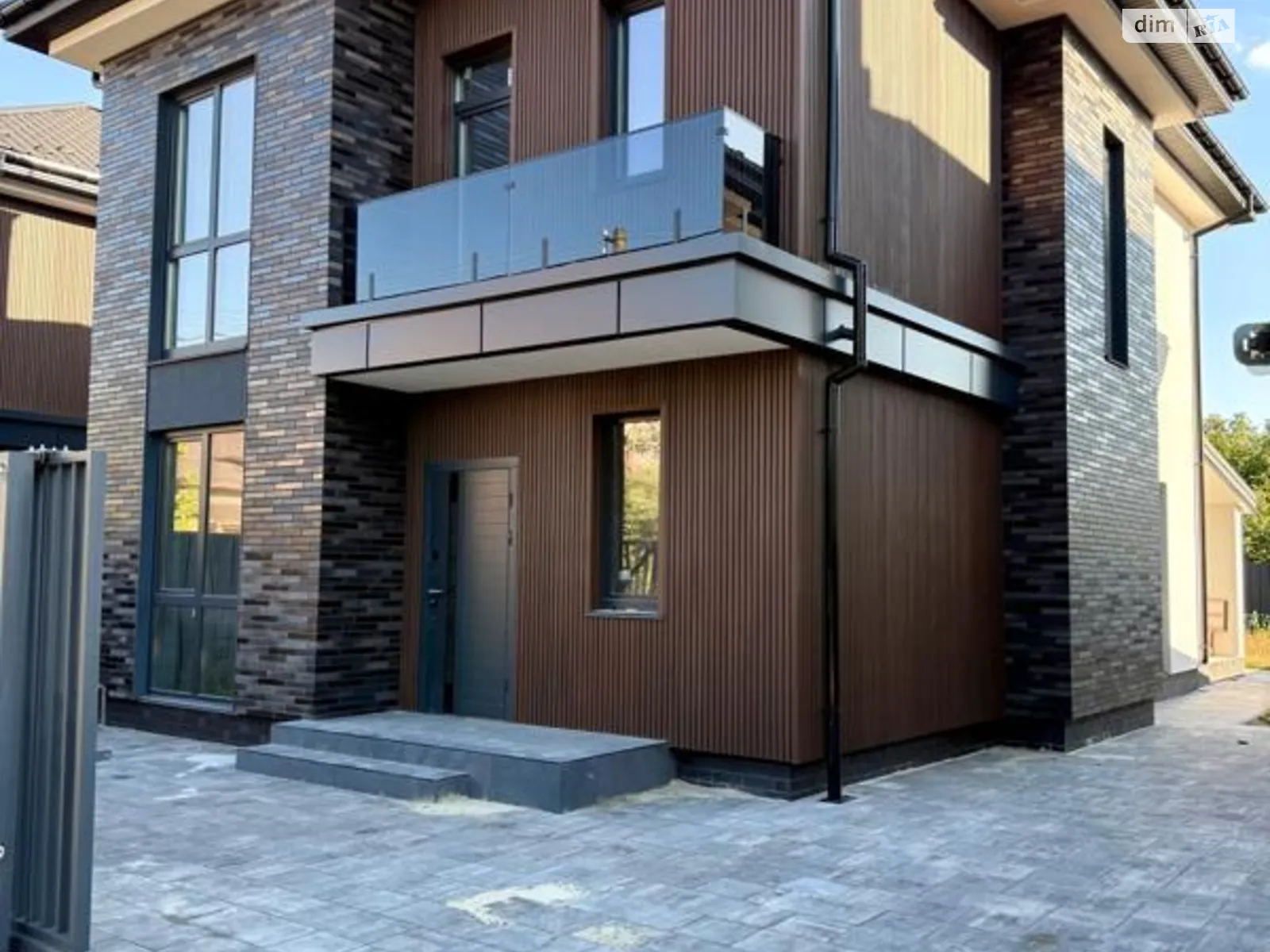 Продается дом на 2 этажа 215 кв. м с бассейном, цена: 215000 $ - фото 1