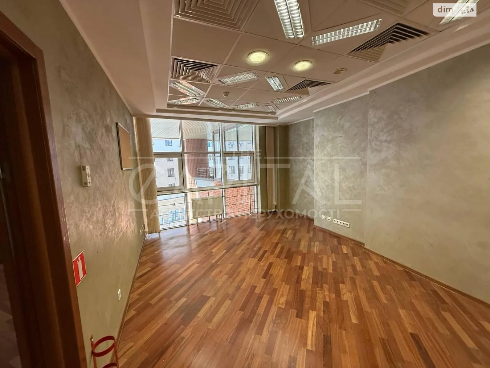 Сдается в аренду офис 820 кв. м в бизнес-центре, цена: 8200 $ - фото 1