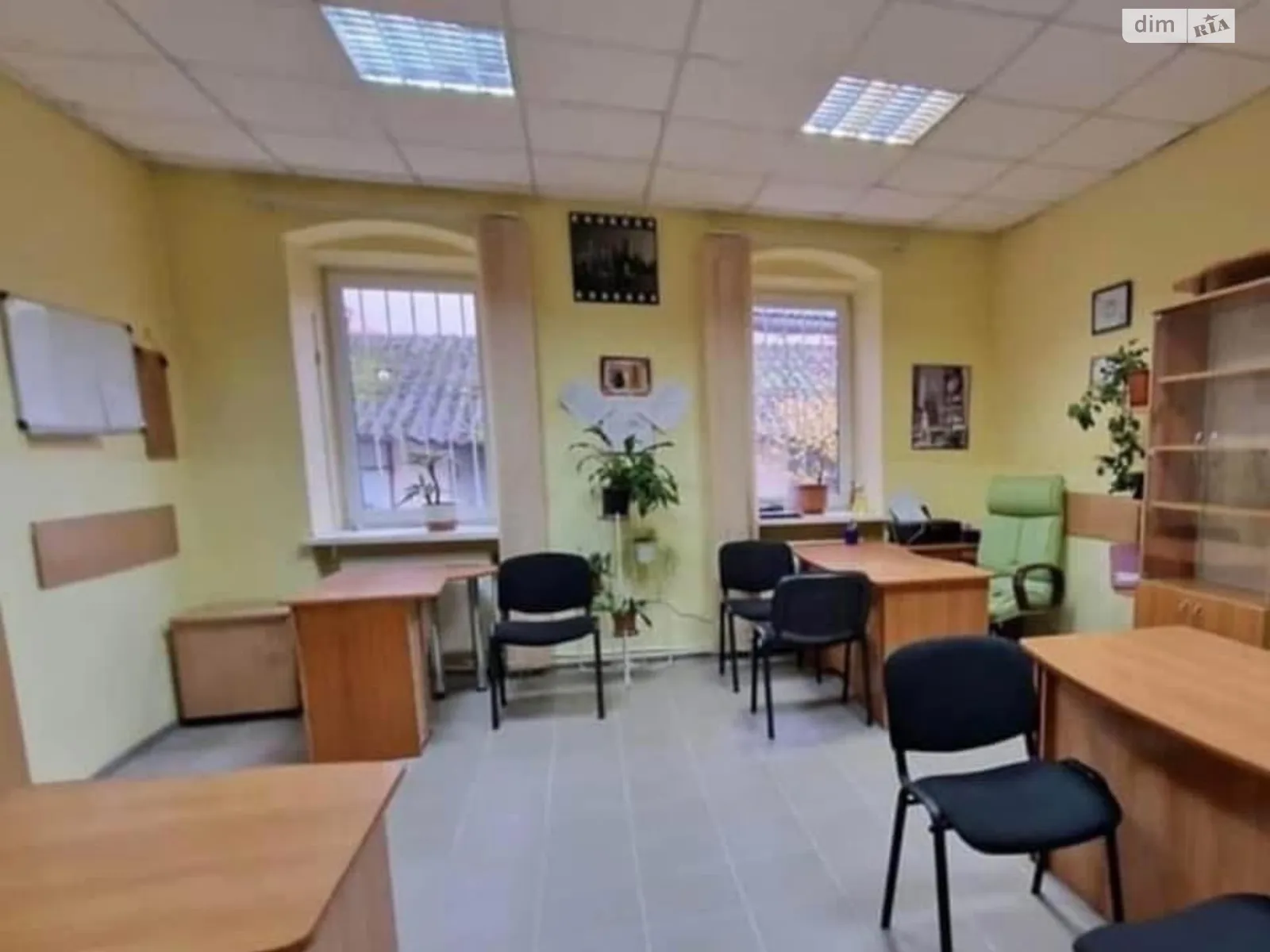 пл. Корятовича, 15 Центр Ужгород, цена: 120000 $ - фото 1
