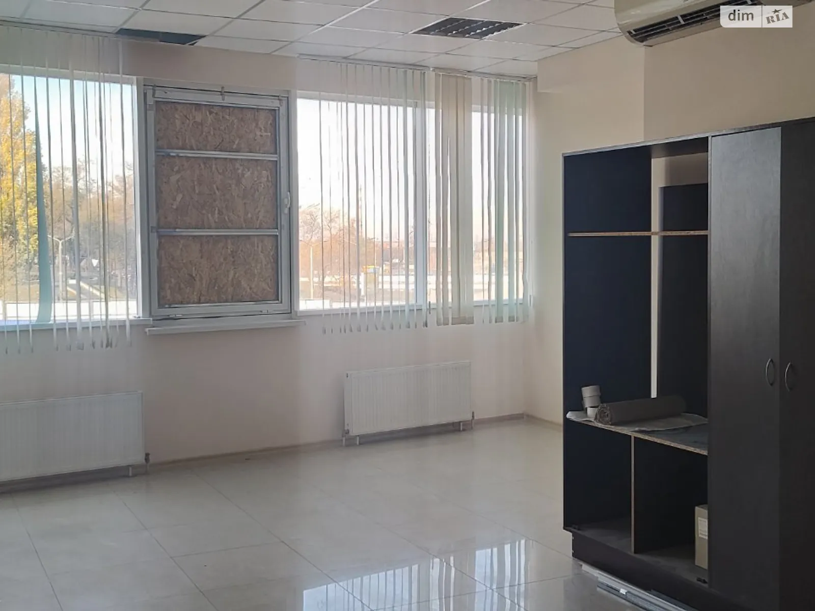Продается офис 150 кв. м в бизнес-центре, цена: 99999 $ - фото 1