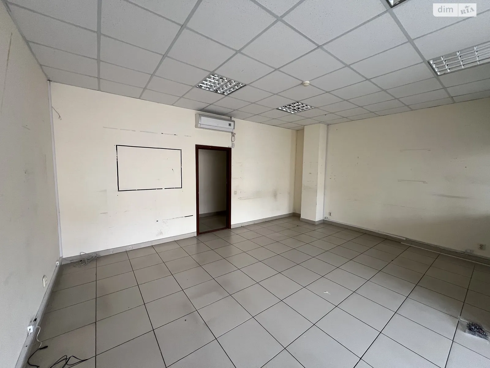 Здається в оренду офіс 45 кв. м в бізнес-центрі, цена: 11250 грн - фото 1