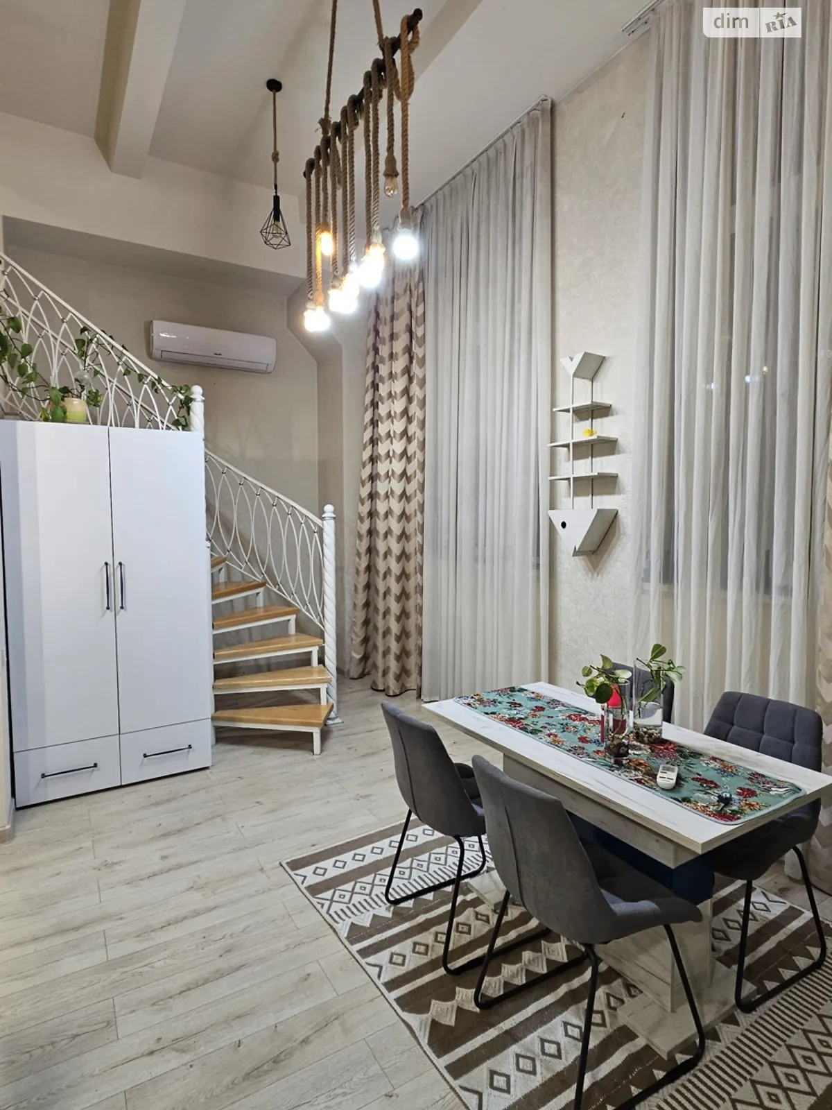 Продается 1-комнатная квартира 56.6 кв. м в Черновцах, ул. Прутская, 29Б - фото 1