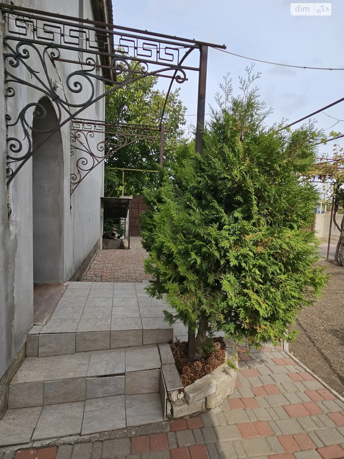 Продается дом на 2 этажа 180 кв. м с верандой, цена: 120000 $ - фото 1