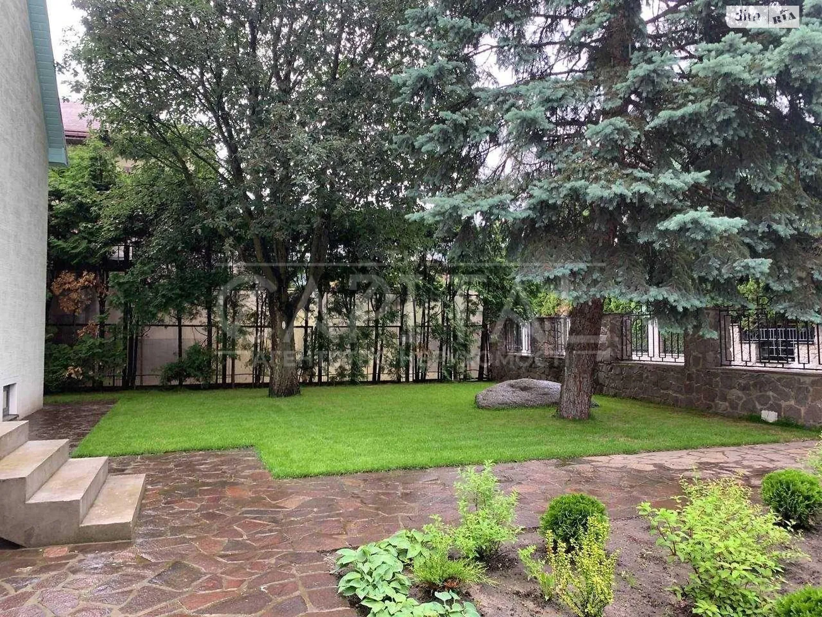 Сдается в аренду дом на 3 этажа 330 кв. м с мебелью, цена: 8000 $ - фото 1