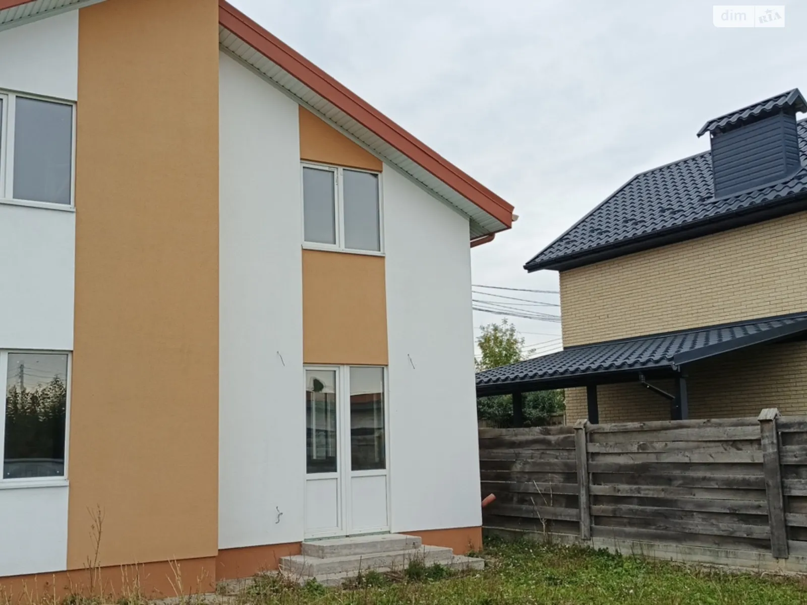 Продается дом на 2 этажа 120 кв. м с садом, цена: 85000 $ - фото 1