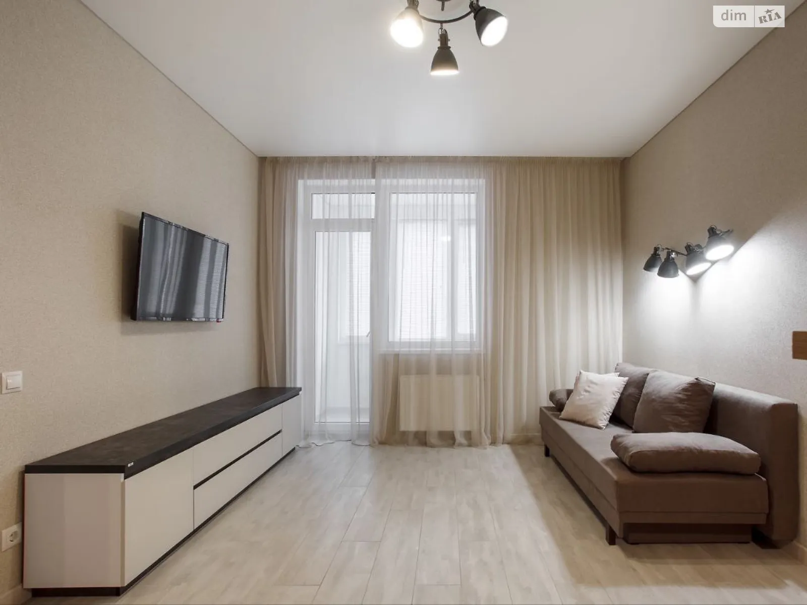 Продается 1-комнатная квартира 48 кв. м в Одессе, ул. Варненская - фото 1