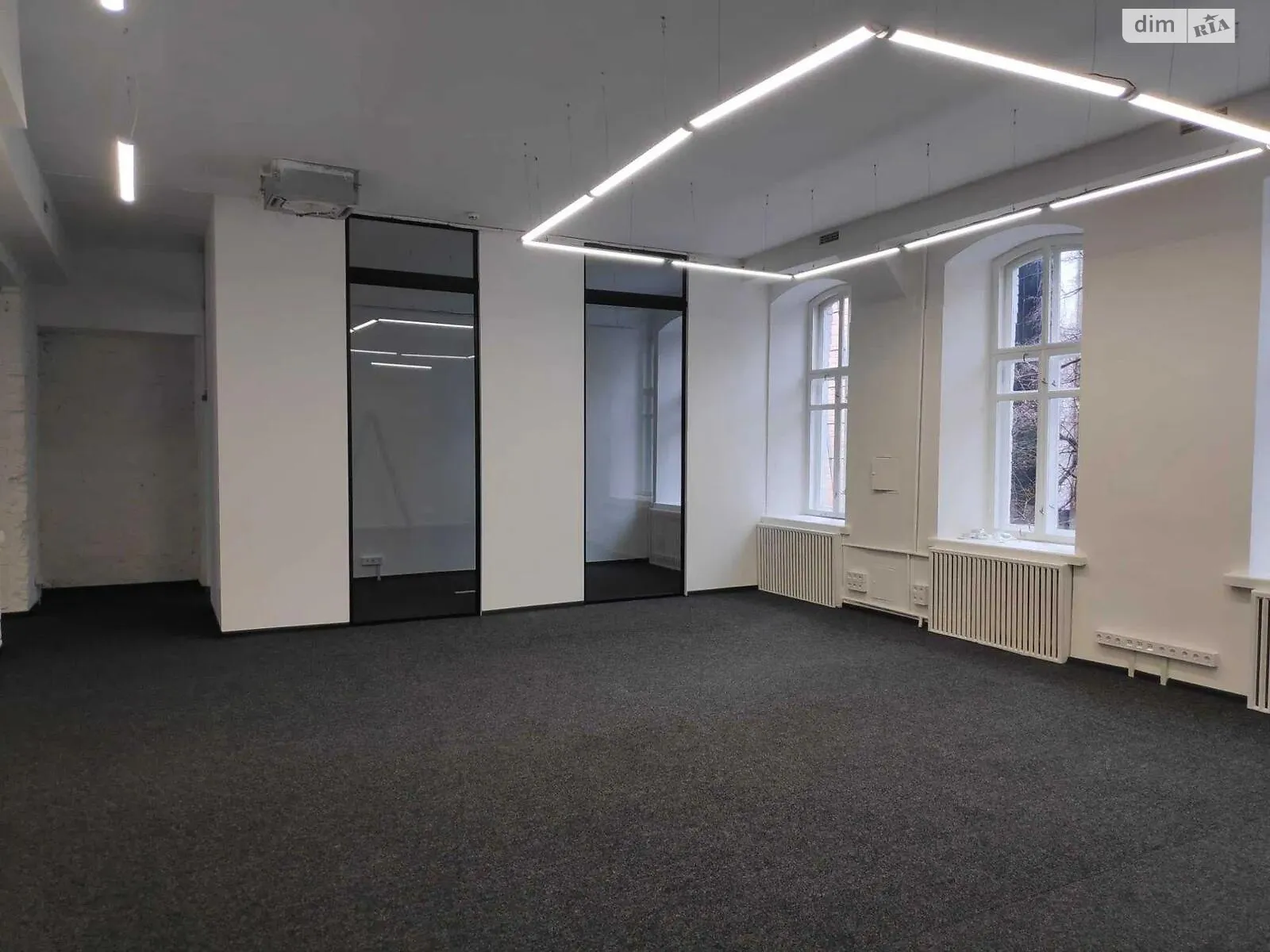 Здається в оренду офіс 260 кв. м в бізнес-центрі, цена: 5200 $ - фото 1