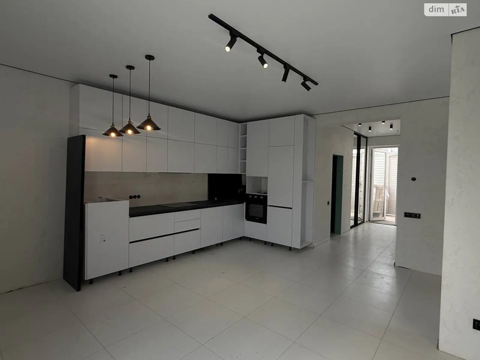 Продается дом на 2 этажа 170 кв. м с балконом, цена: 130000 $ - фото 1