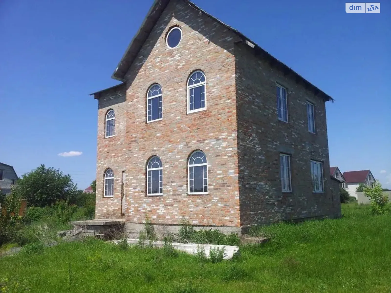 Продается дом на 2 этажа 180 кв. м с садом, цена: 35000 $ - фото 1
