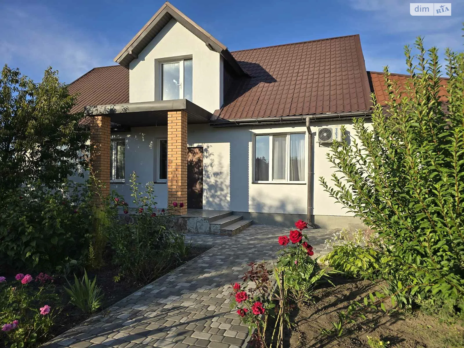 Продается дом на 2 этажа 202 кв. м с камином, цена: 116000 $ - фото 1