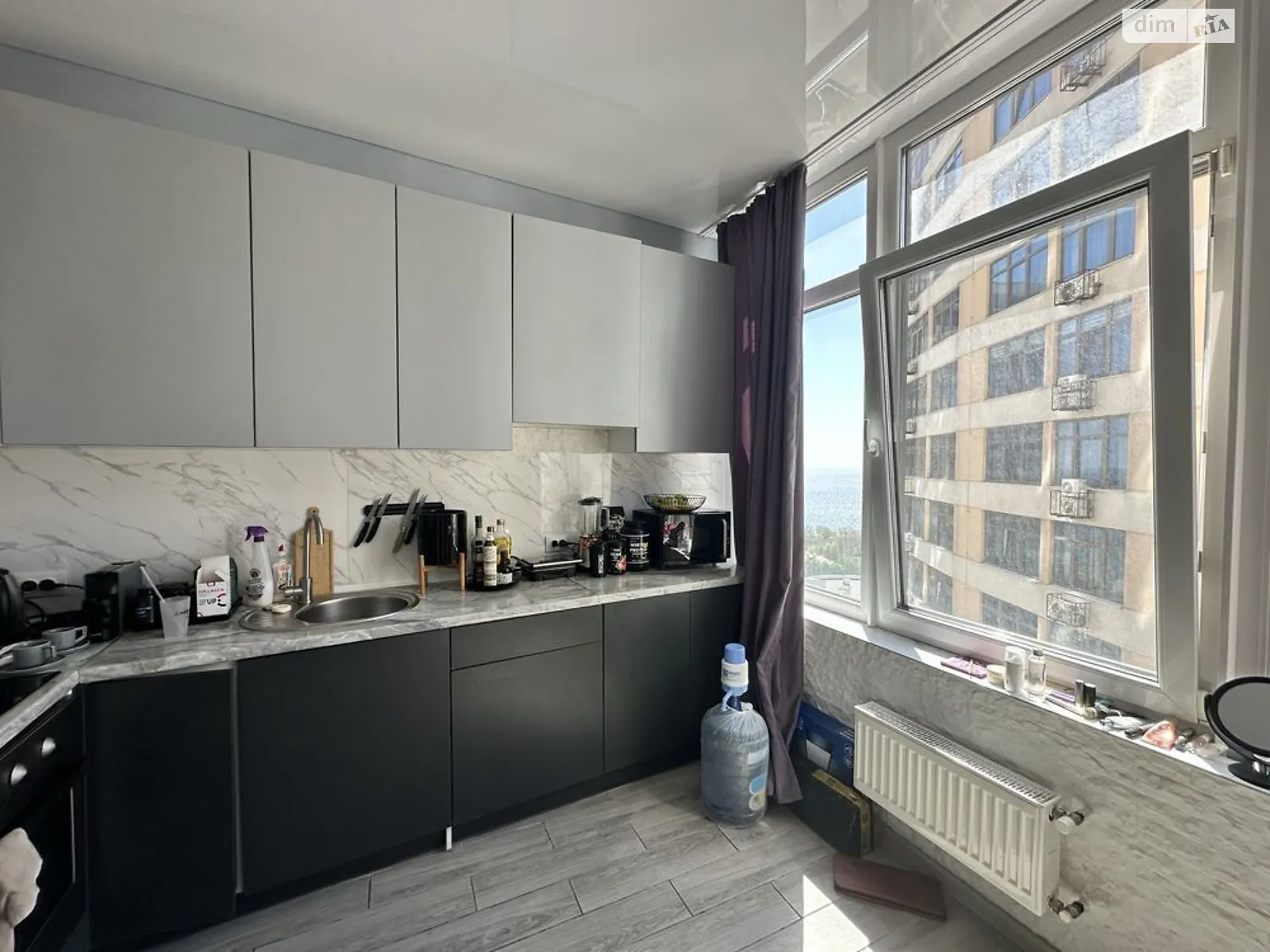 Продается 1-комнатная квартира 38 кв. м в Одессе, ул. Валерия Самофалова, 16А/1 - фото 1